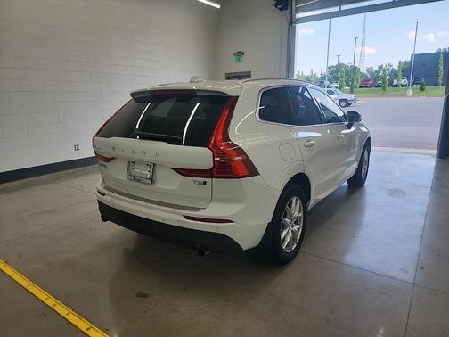 2020 Volvo XC60 T5 Momentum