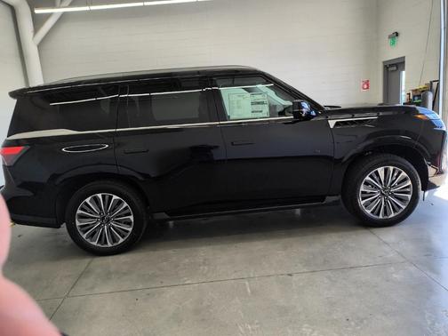 2025 INFINITI QX80 SENSORY