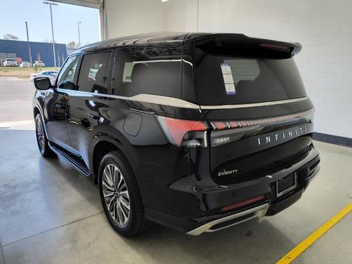 2025 INFINITI QX80 SENSORY