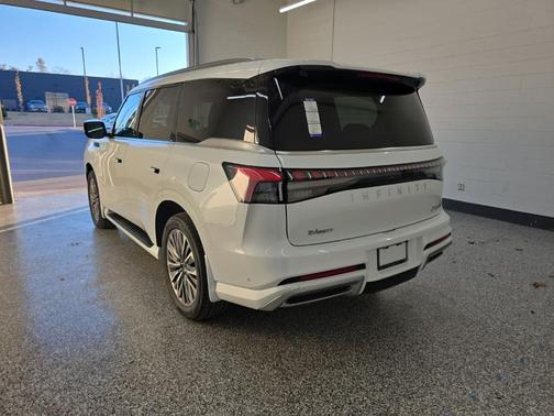 Radiant White 2026 INFINITI QX80 Luxe
