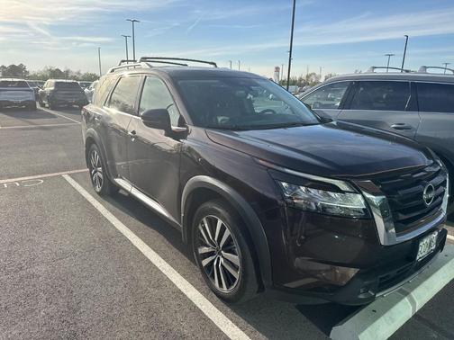 2022 Nissan Pathfinder Platinum
