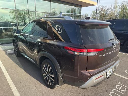 2022 Nissan Pathfinder Platinum