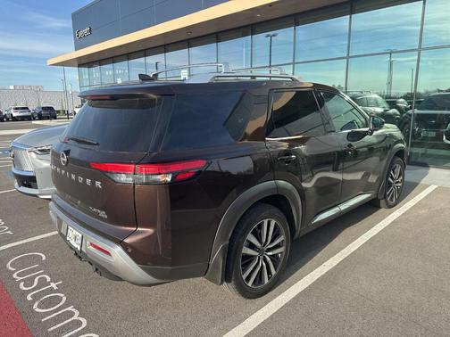 2022 Nissan Pathfinder Platinum