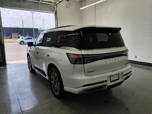 2025 INFINITI QX80 Luxe