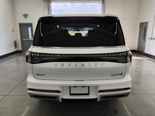 2025 INFINITI QX80 Luxe