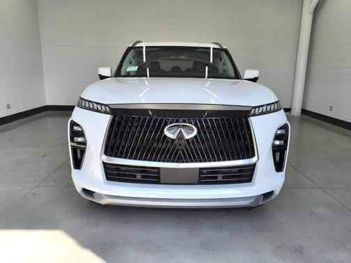 2025 INFINITI QX80 Luxe