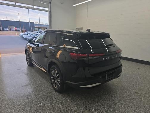 Diamond Black 2026 INFINITI QX60 Luxe