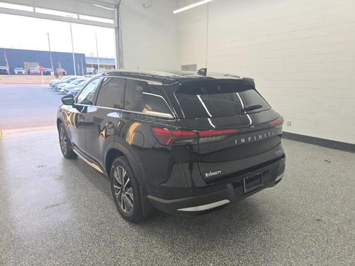 Diamond Black 2026 INFINITI QX60 Luxe