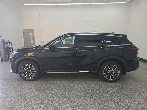 Diamond Black 2026 INFINITI QX60 Luxe