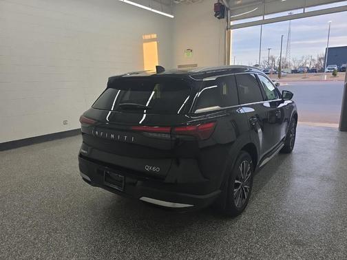 Diamond Black 2026 INFINITI QX60 Luxe