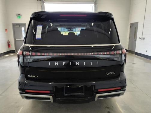 2025 INFINITI QX80 Luxe