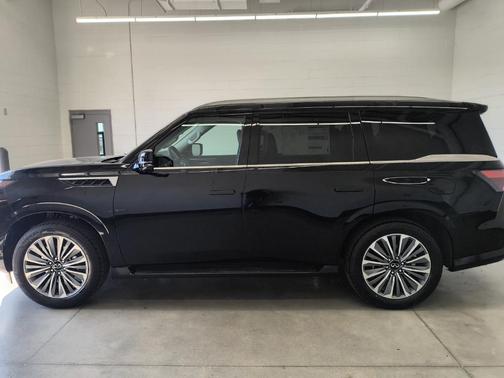 2025 INFINITI QX80 Luxe