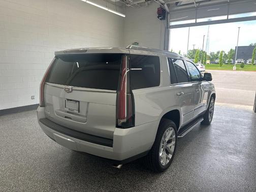 Radiant Silver Metallic 2020 Cadillac Escalade Luxury
