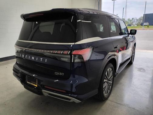2025 INFINITI QX80 Luxe