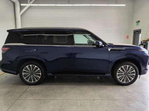 2025 INFINITI QX80 Luxe