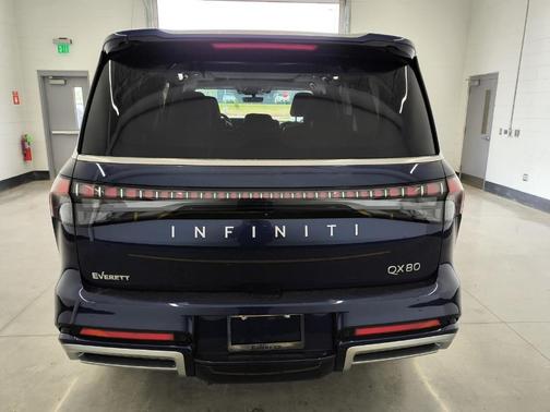 2025 INFINITI QX80 Luxe