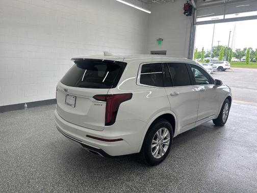 Crystal White Tri-Coat 2021 Cadillac XT6 Luxury FWD