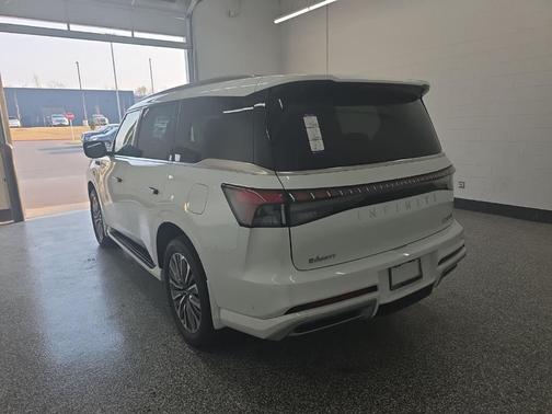 Radiant White 2026 INFINITI QX80 Luxe