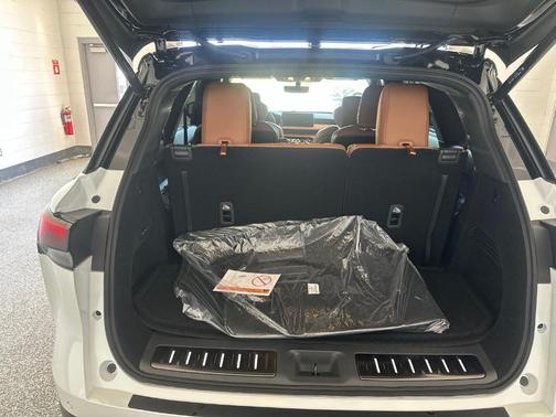 2t Rad Wht 2027 INFINITI QX60 AUTOGRAPH