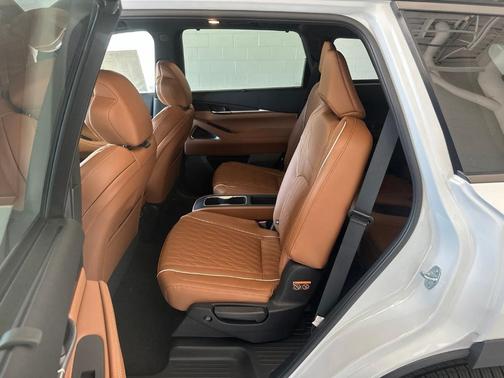 2t Rad Wht 2027 INFINITI QX60 AUTOGRAPH