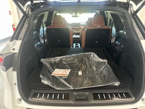 2t Rad Wht 2027 INFINITI QX60 AUTOGRAPH