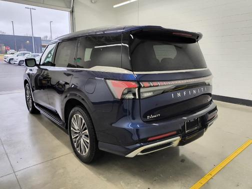2025 INFINITI QX80 Luxe