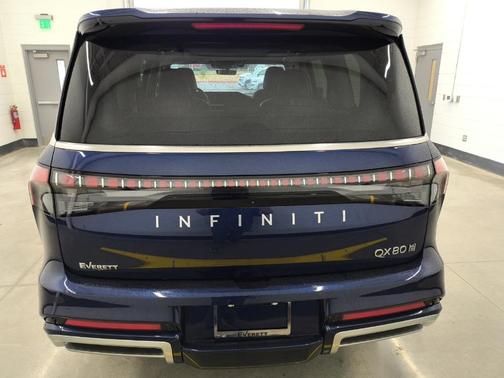2025 INFINITI QX80 Luxe