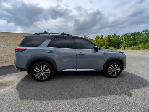 Gray 2 Tone 2022 Nissan Pathfinder Platinum