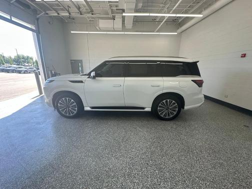 Radiant White 2025 INFINITI QX80 SENSORY