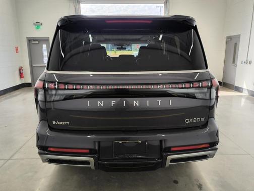 2025 INFINITI QX80 Luxe