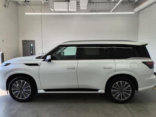 2025 INFINITI QX80 Luxe