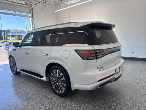 Radiant White 2026 INFINITI QX80 Luxe