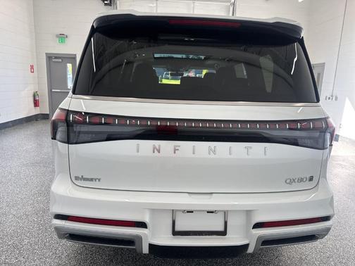 Radiant White 2026 INFINITI QX80 Luxe