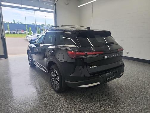 Diamond Black 2026 INFINITI QX60 Luxe