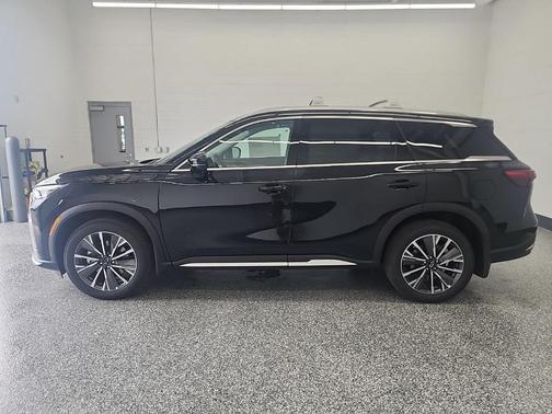 Diamond Black 2026 INFINITI QX60 Luxe