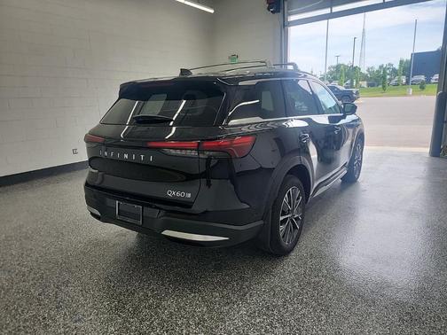 Diamond Black 2026 INFINITI QX60 Luxe