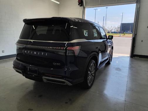 2025 INFINITI QX80 Luxe
