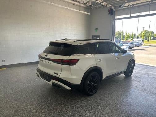 Majestic White 2025 INFINITI QX60 Luxe