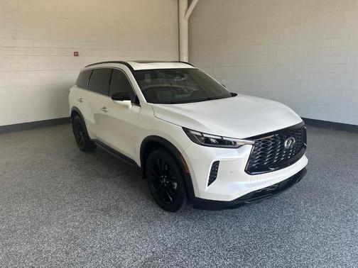 Majestic White 2025 INFINITI QX60 Luxe
