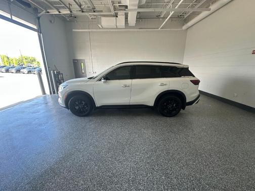 Majestic White 2025 INFINITI QX60 Luxe