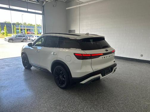Majestic White 2025 INFINITI QX60 Luxe