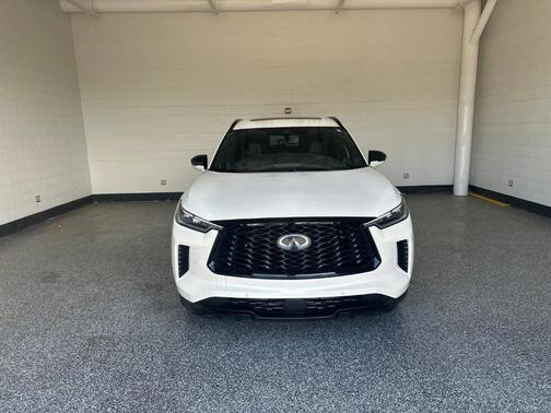 Majestic White 2025 INFINITI QX60 Luxe