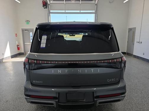 Dynamic Metal 2026 INFINITI QX80 Luxe