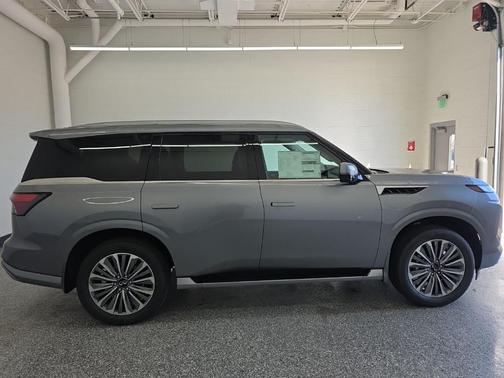 Dynamic Metal 2026 INFINITI QX80 Luxe