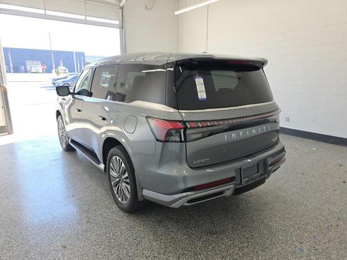 Dynamic Metal 2026 INFINITI QX80 Luxe