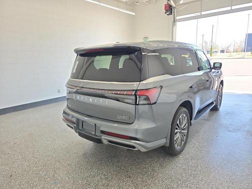 Dynamic Metal 2026 INFINITI QX80 Luxe
