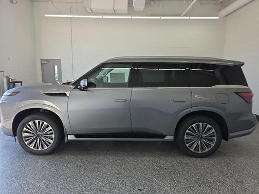 Dynamic Metal 2026 INFINITI QX80 Luxe