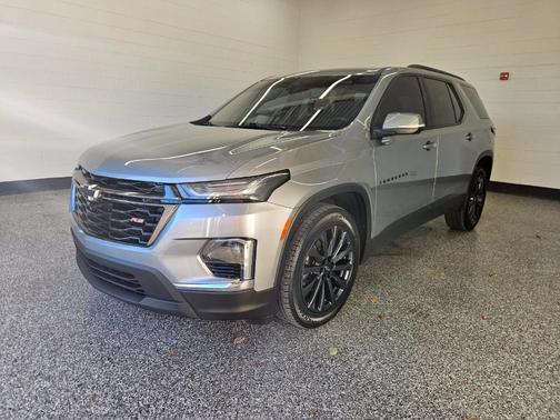 Sterling Gray Metallic 2023 Chevrolet Traverse RS