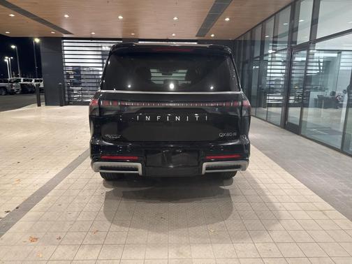 2025 INFINITI QX80 Luxe