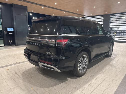 2025 INFINITI QX80 Luxe